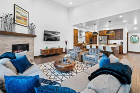 Luxurious Truckee Rental Hot Tub and Valley Views Truckee